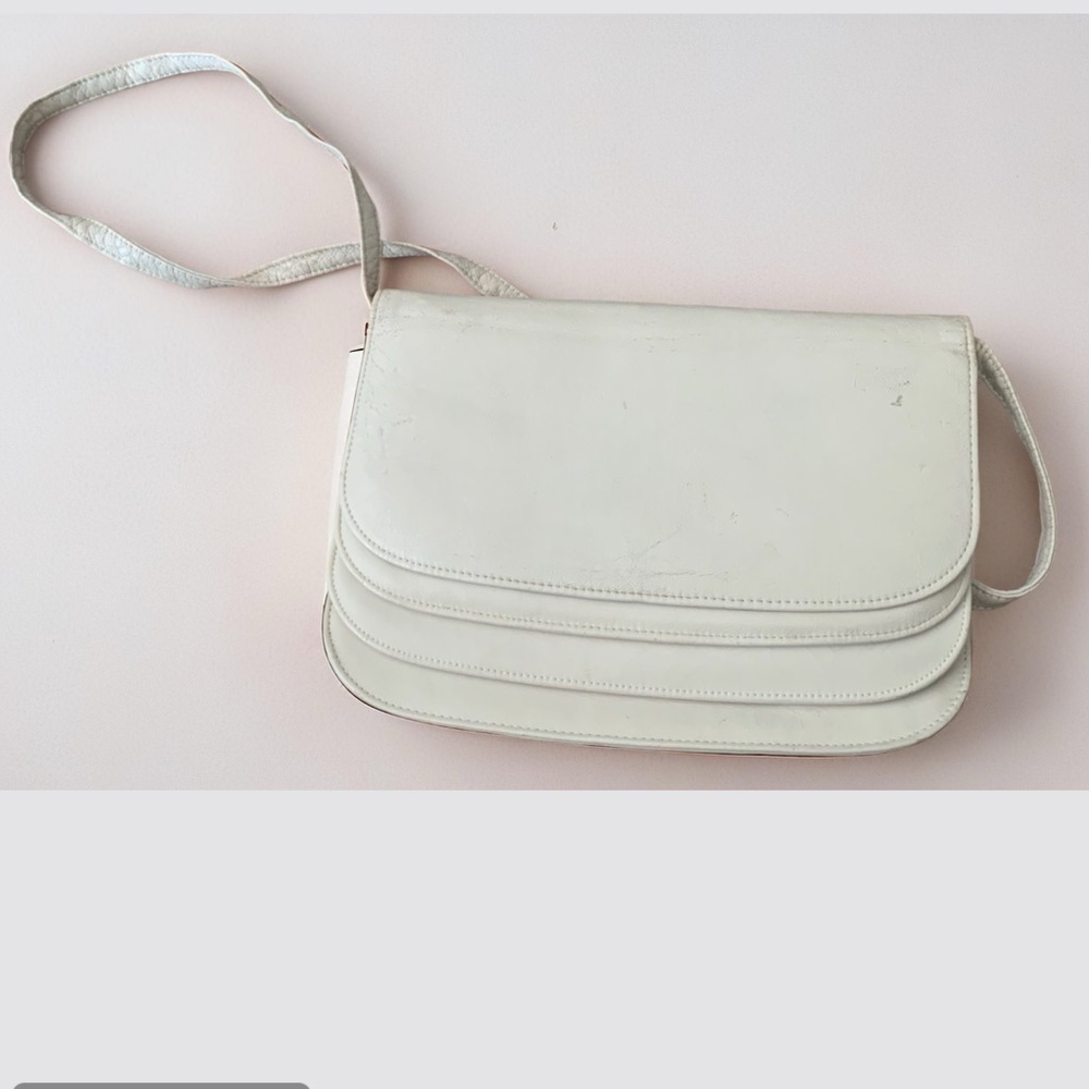 Vintage 70s/80s Cream Leather Shoulder Bag with Gold Hardware
